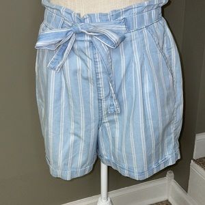 one 5 one - blue & white pinstripe size med paper bag waist shorts with pockets.